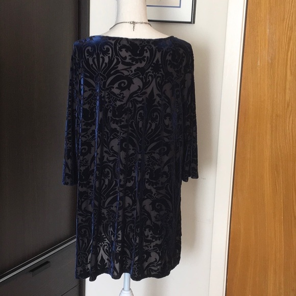 Karen Kane flocked tunic top - Picture 4 of 8